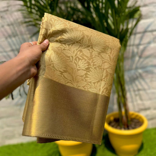 Kanchipuram Banarasi Silk Saree – The Queen’s Choice for Every Royal Occasion! 👑"